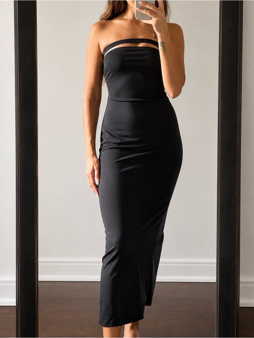 Elegant Strapless Black Midi Dress with Bow on Back